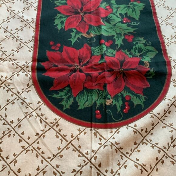 Large Rectangle Charter Club Christmas Poinsettia tablecloth - Picture 2 of 5